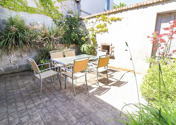 Daire The Merchant's Store